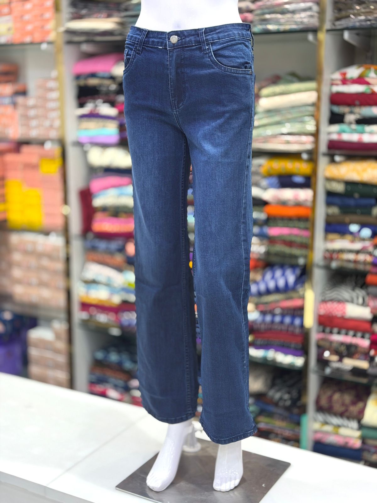 Jeans Straight Fit Wide Bottom 02