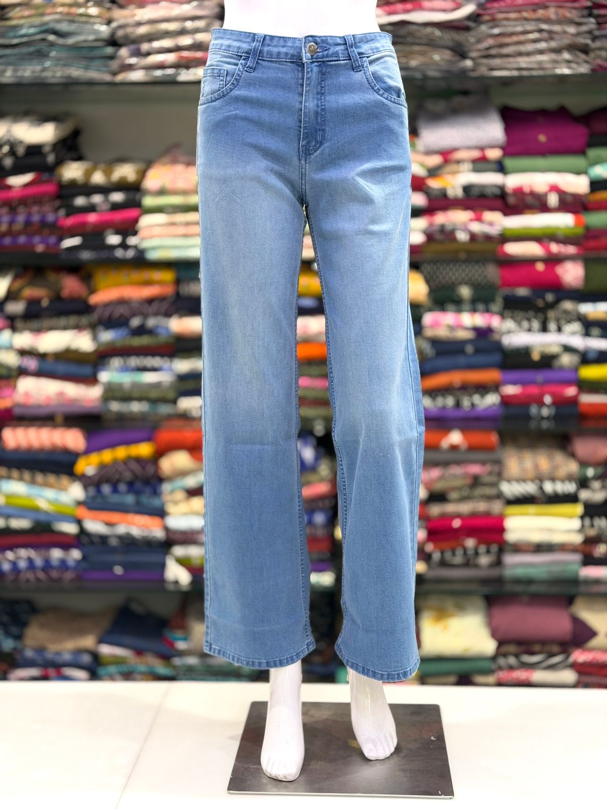 Jeans Straight Fit Wide Bottom 01