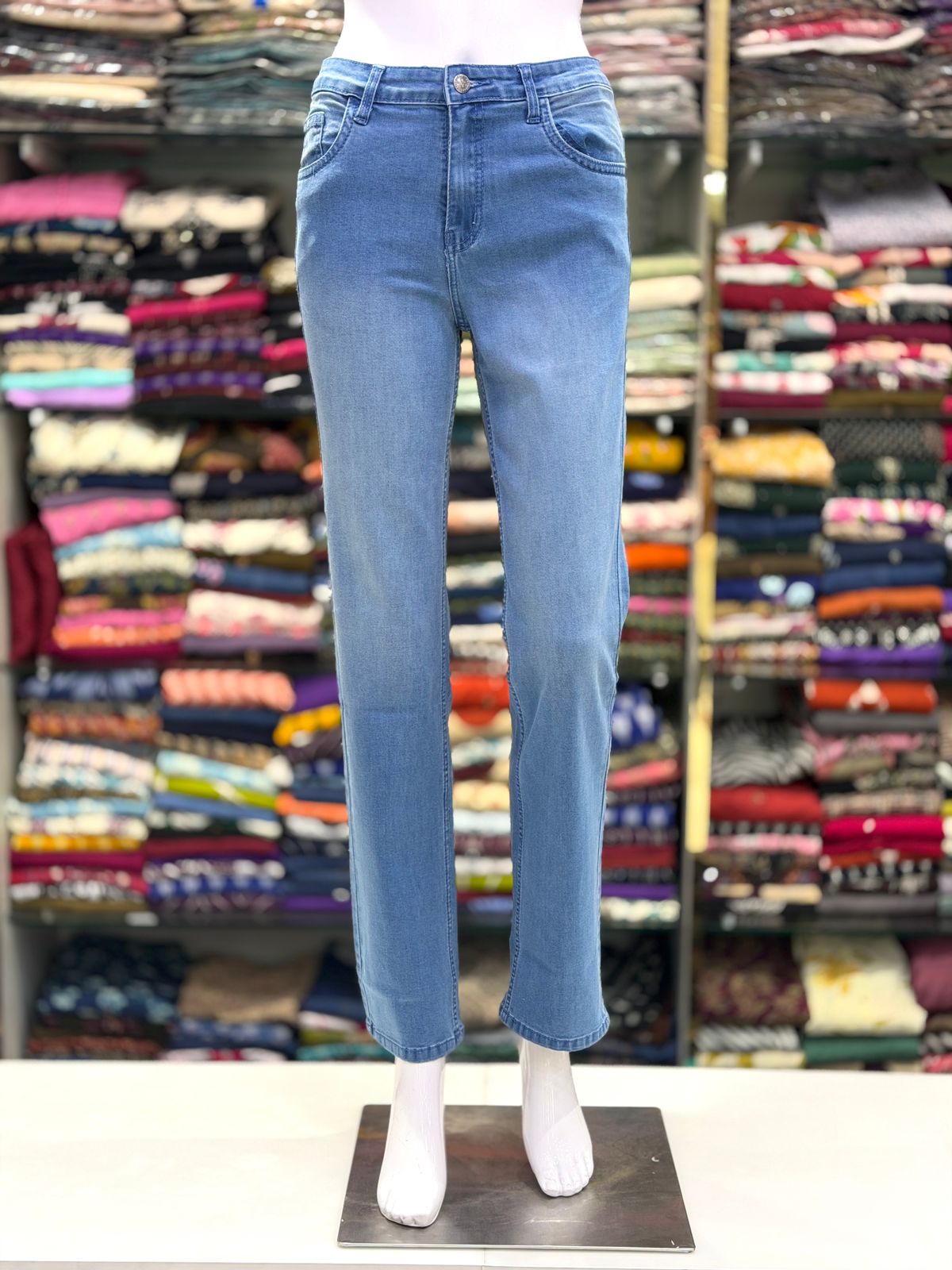 Jeans Straight Fit Narrow Bottom 03