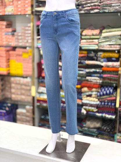 Jeans Straight Fit Narrow Bottom 03